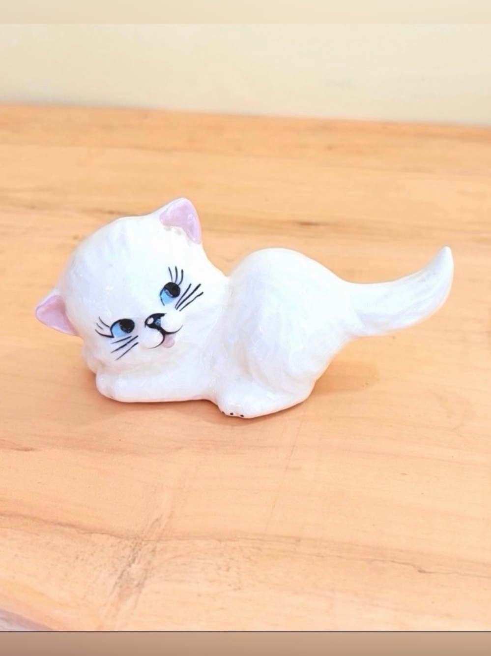 Vtg Kitschy MCM Ceramic Cat Kitty Kitten Figurine Retro Blue Eyes White Trinket
